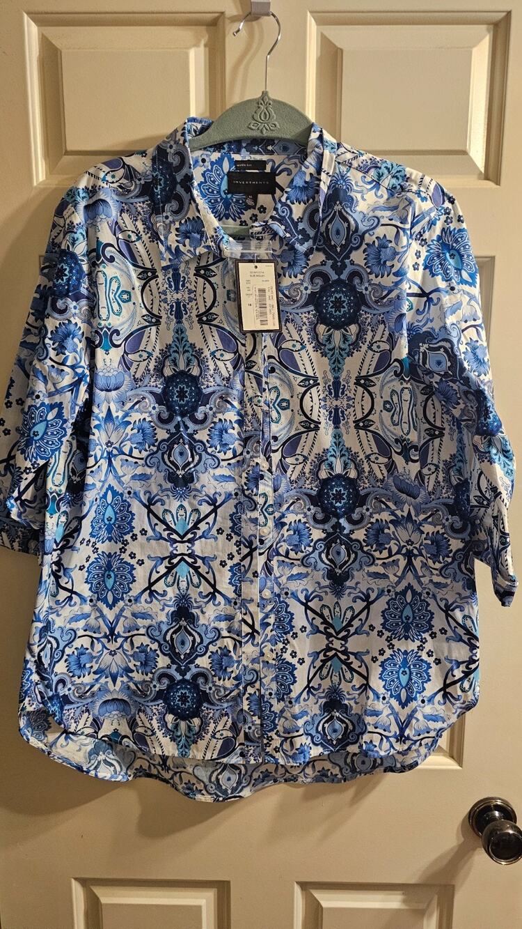 NWT Investments Sz 18 - Long Blouse Blue Medallion - 3/4 length sleeves